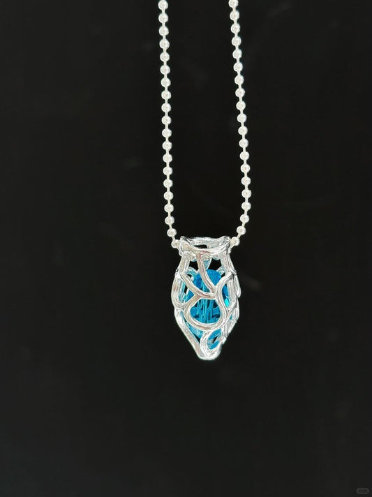 Dive into the Depths: The Heart of the Ocean Necklace