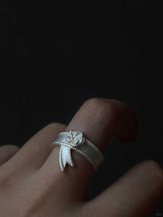 Nastro Bianco | Il linguaggio delle ragazze in fiore al chiaro di luna