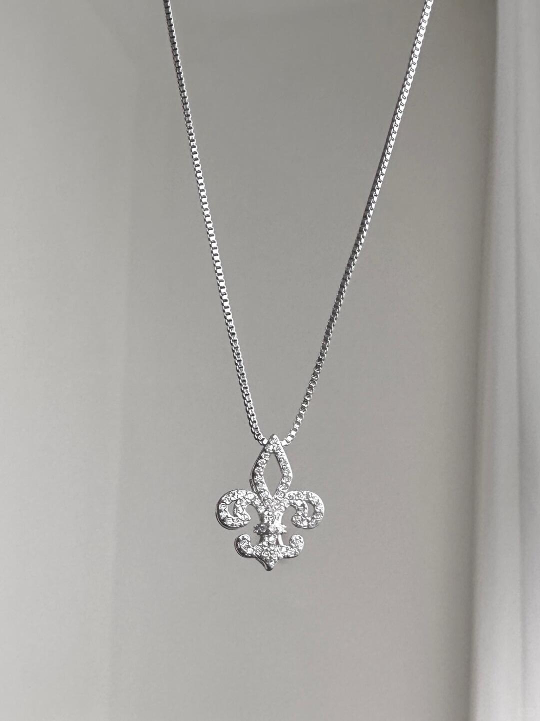 Florence Iris Necklace | Romantic Elegance & Timeless Beauty (Limited Edition)