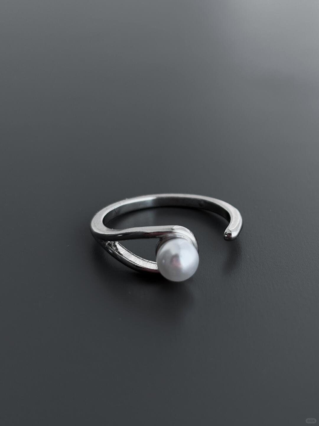 Pearl of Moonlight | Moonlit Shell Tear Ring (Y2K Limited)