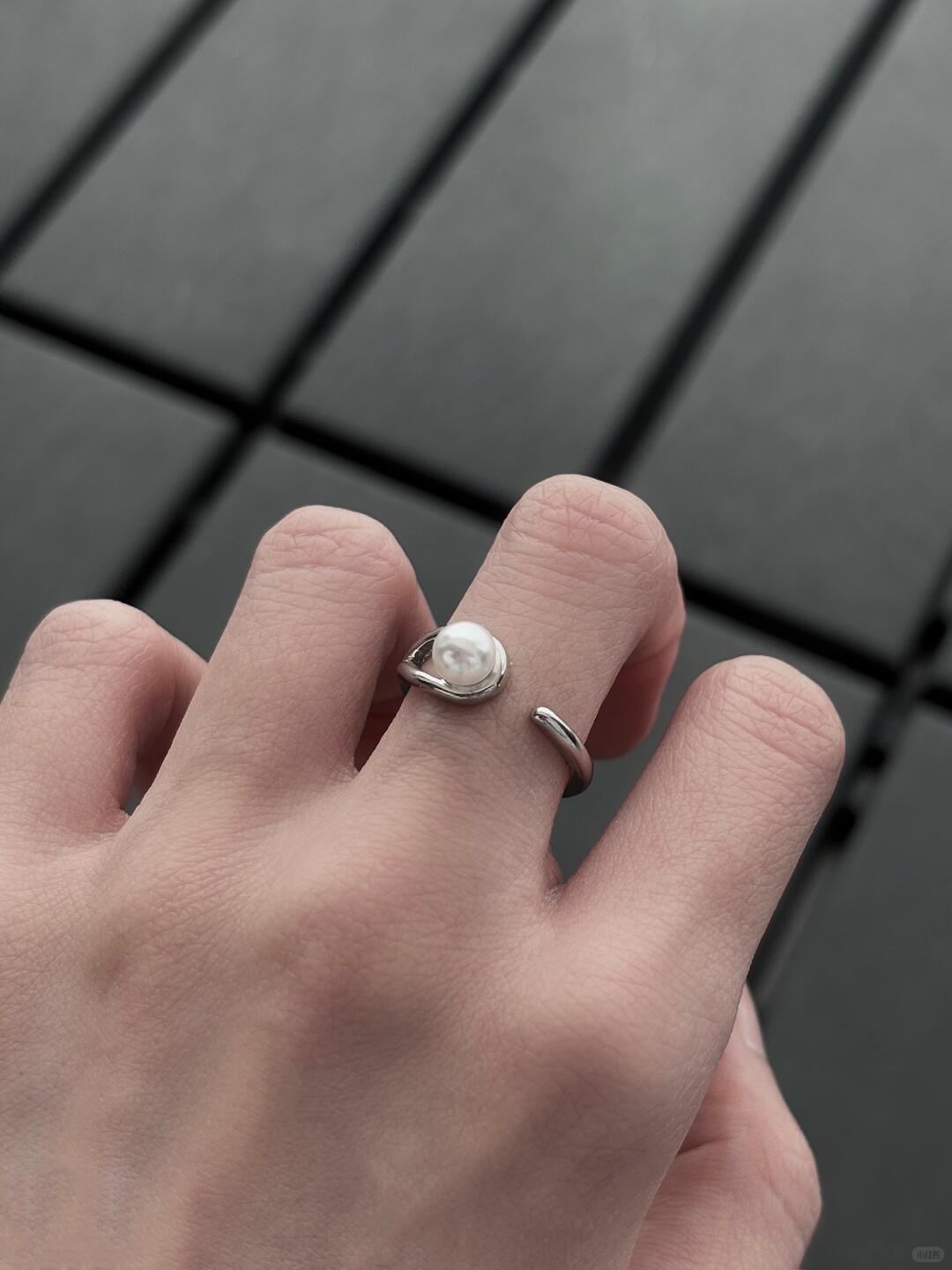 Pearl of Moonlight | Moonlit Shell Tear Ring (Y2K Limited)