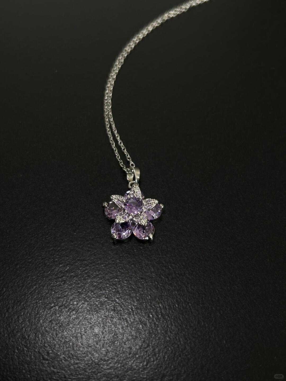 Vintage Violet Reverie | Rotating Pendant Necklace (Y2K Limited)