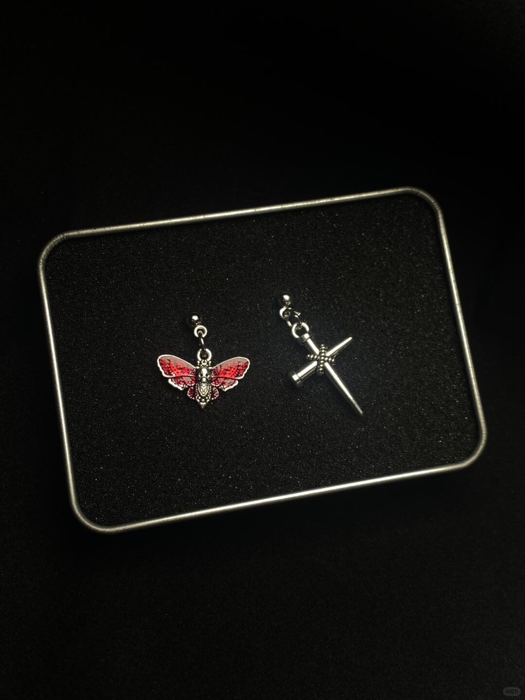 Y2Bling Silent Lamb Stud Earrings | Silent Lamb (Limited Edition)