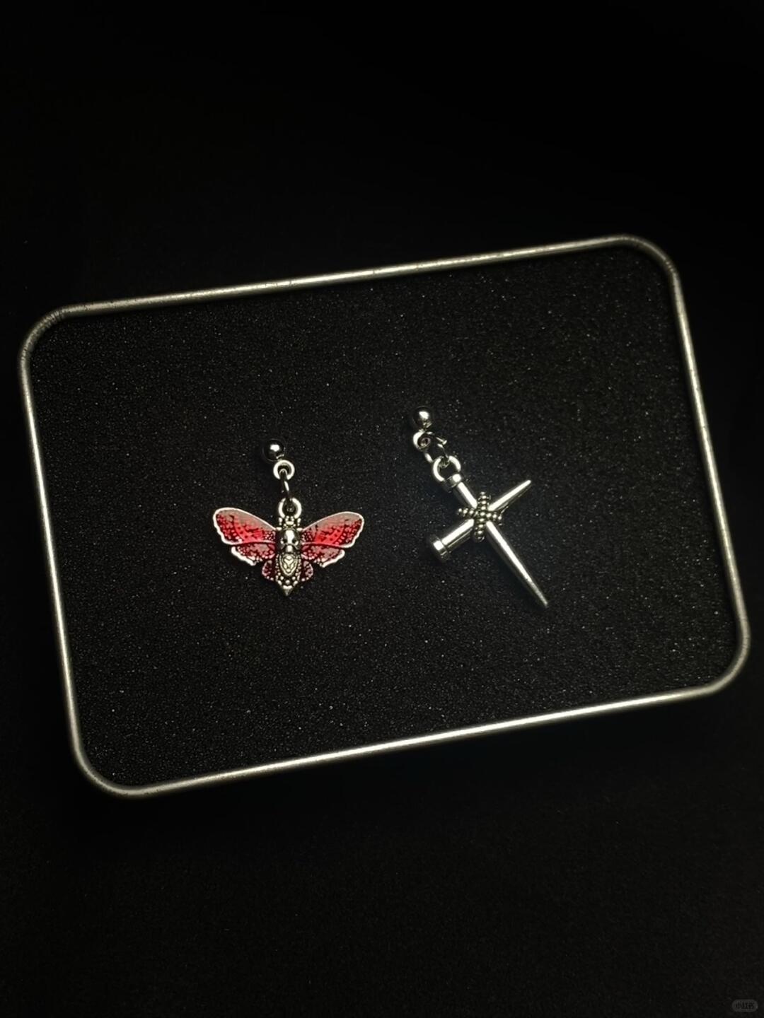 Y2Bling Silent Lamb Stud Earrings | Silent Lamb (Limited Edition)