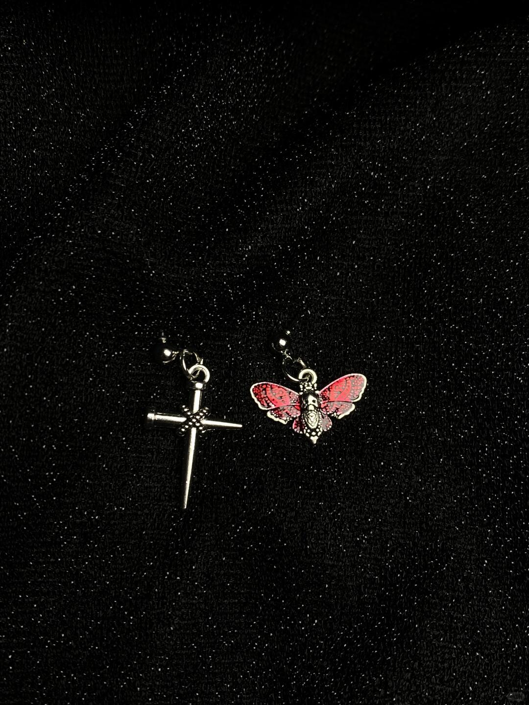 Y2Bling Silent Lamb Stud Earrings | Silent Lamb (Limited Edition)