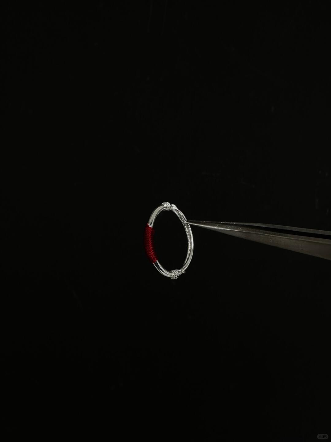 Fili aggrovigliati | Anello del filo rosso del destino (Y2K Limited)