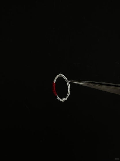 Fili aggrovigliati | Anello del filo rosso del destino (Y2K Limited)