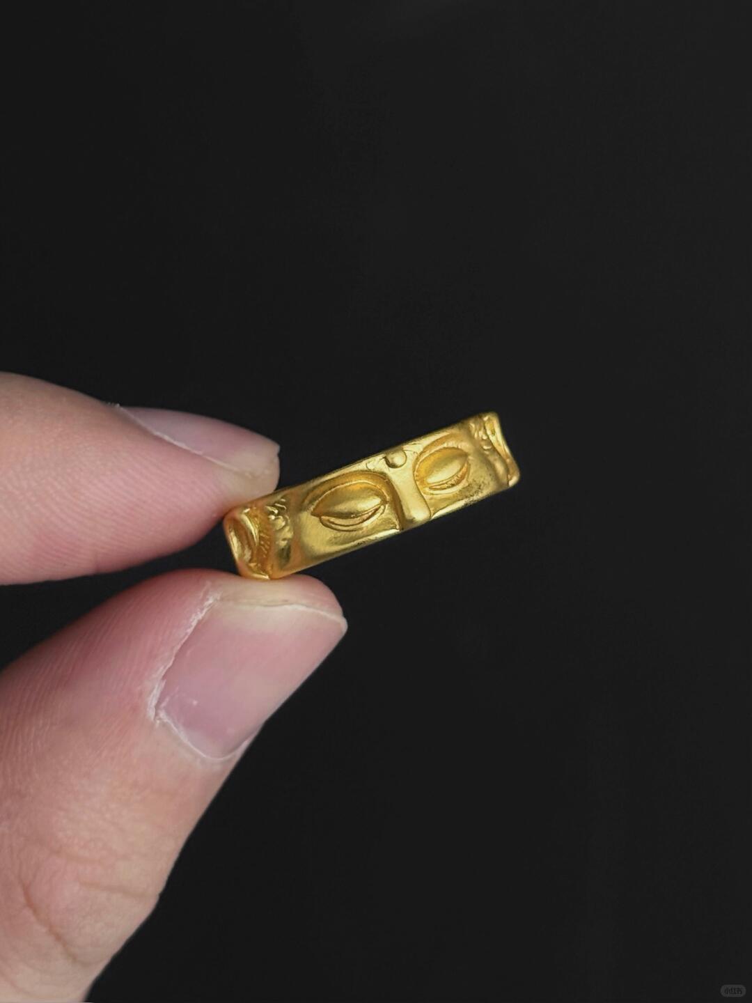 Selfless Compassion | Bodhisattva’s Gaze Mindfulness Statement Ring (Y2K Limited)