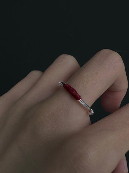 Fili aggrovigliati | Anello del filo rosso del destino (Y2K Limited)
