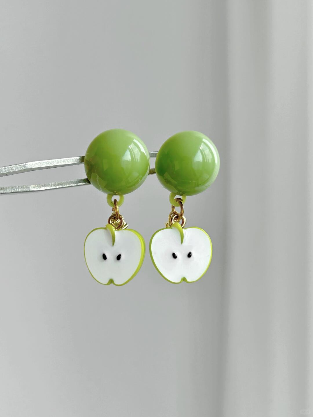 Green Apple Earrings | Youthful Charm & Nostalgia (Limited Edition)