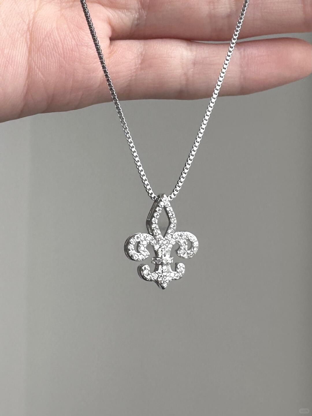 Florence Iris Necklace | Romantic Elegance & Timeless Beauty (Limited Edition)