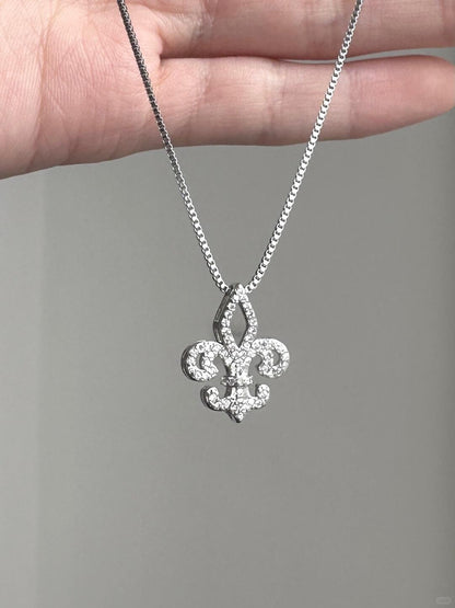 Florence Iris Necklace | Romantic Elegance & Timeless Beauty (Limited Edition)