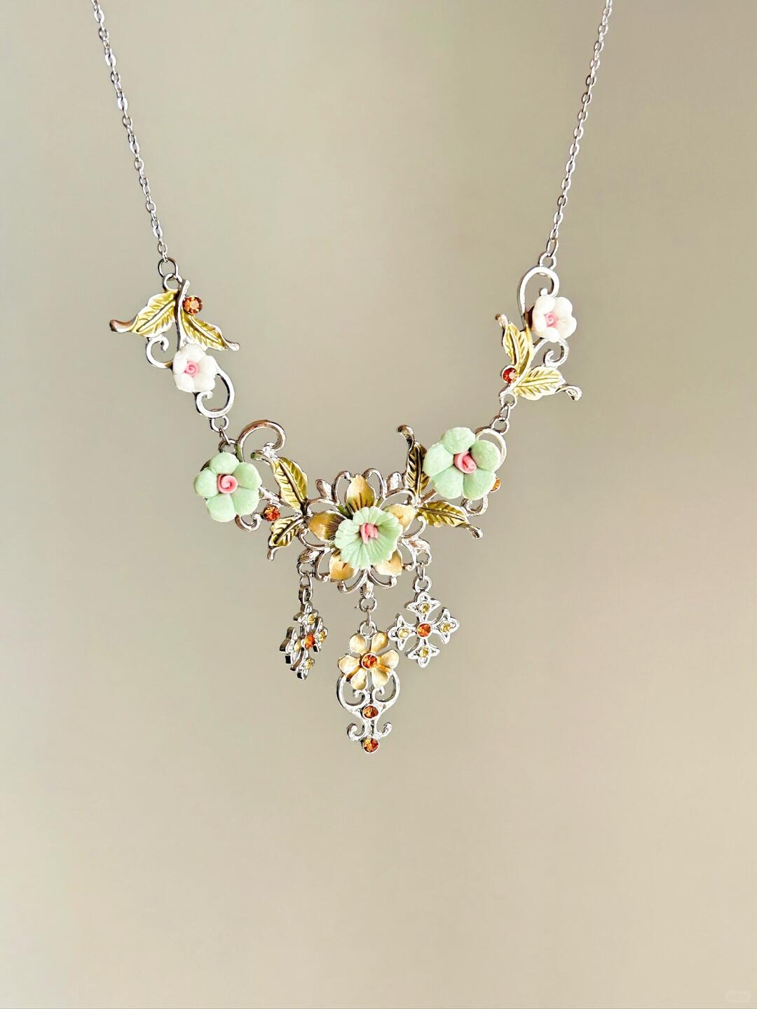 Flower Note Necklace | Vintage Elegance & Poetic Charm (Limited Edition)
