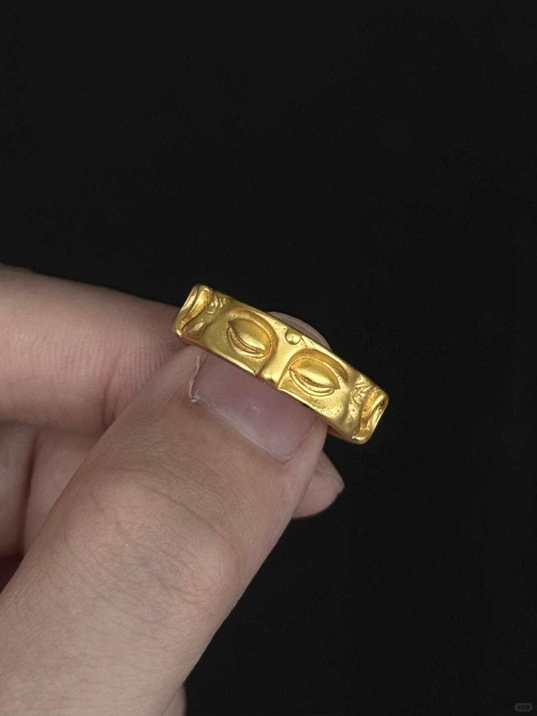 Selfless Compassion | Bodhisattva’s Gaze Mindfulness Statement Ring (Y2K Limited)