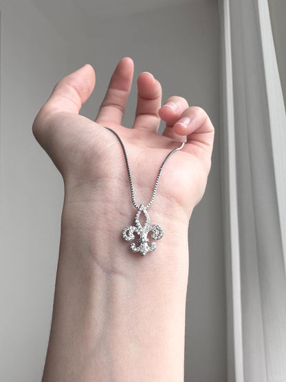 Florence Iris Necklace | Romantic Elegance & Timeless Beauty (Limited Edition)