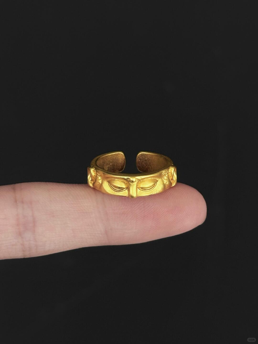 Selfless Compassion | Bodhisattva’s Gaze Mindfulness Statement Ring (Y2K Limited)