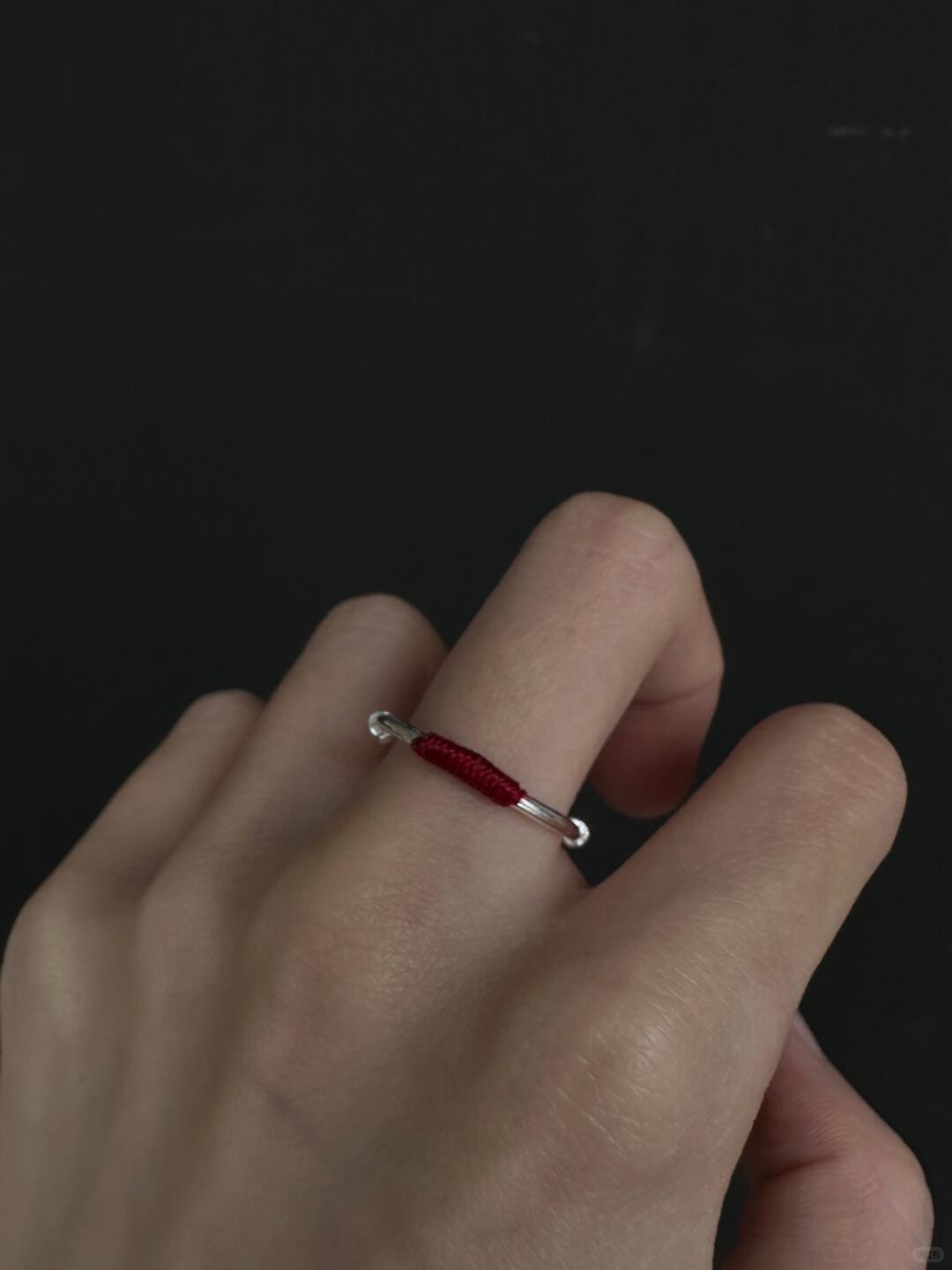 Fili aggrovigliati | Anello del filo rosso del destino (Y2K Limited)