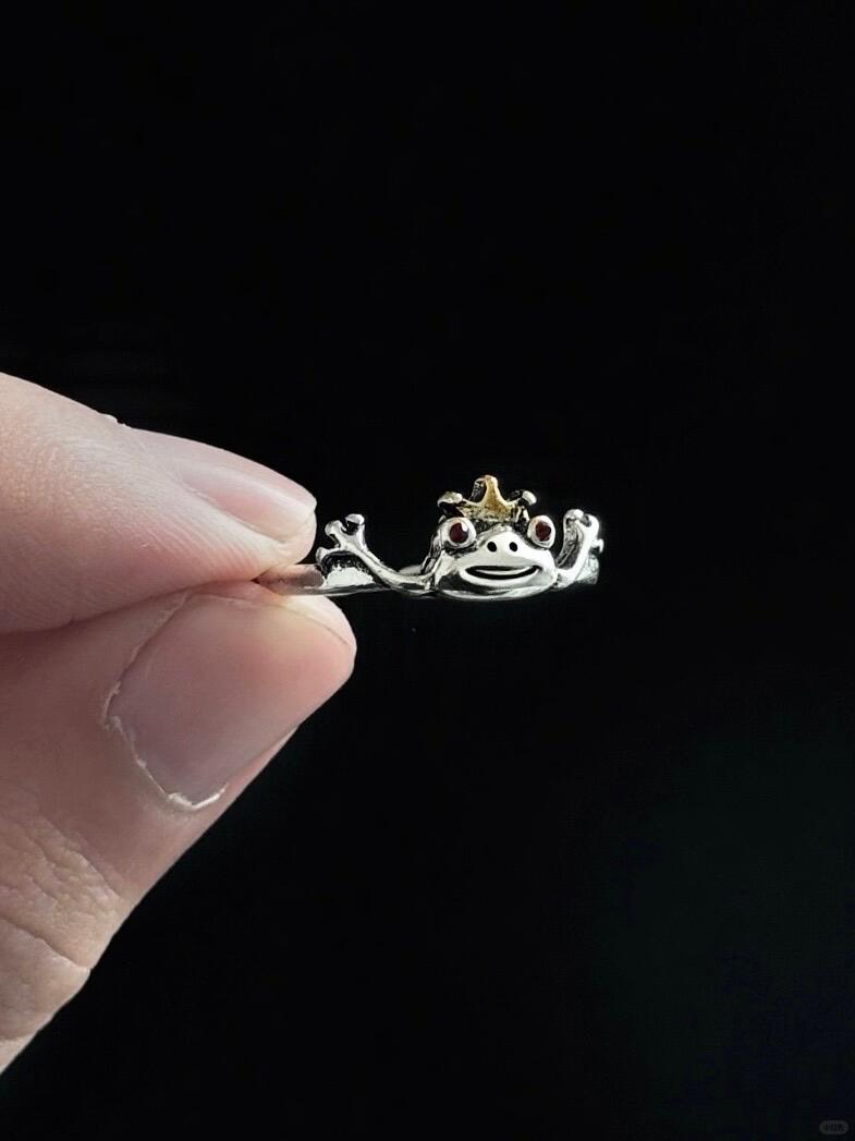 Crown’s Secret Key | Monarchical Gaze Statement Ring (Y2K Limited)