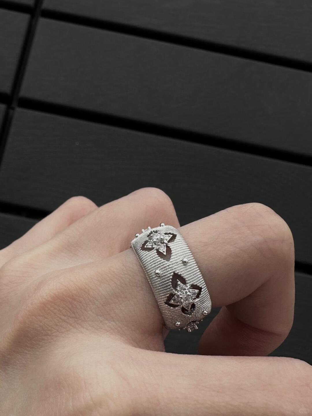 Flowers under the Moonlight Ring | Poetic Elegance & Lunar Design (Limited Edition)