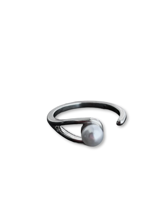 Pearl of Moonlight | Moonlit Shell Tear Ring (Y2K Limited)