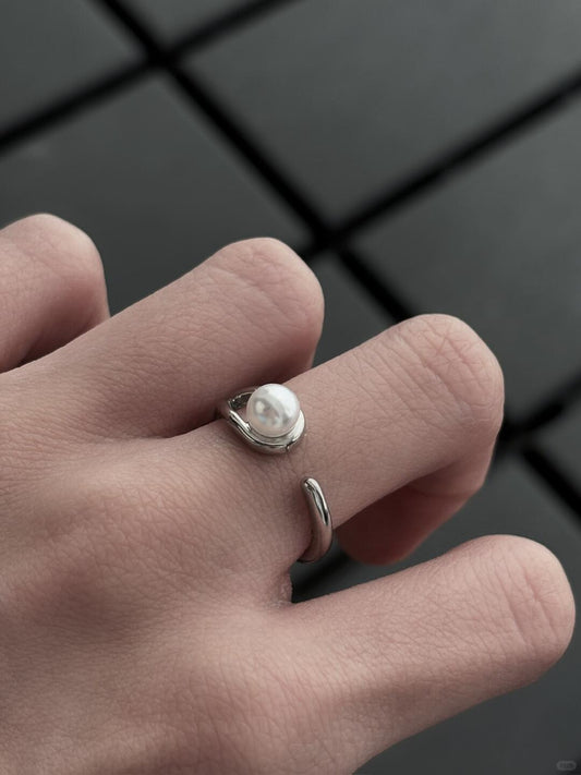 Pearl of Moonlight | Moonlit Shell Tear Ring (Y2K Limited)