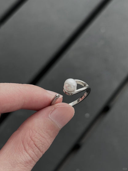 Pearl of Moonlight | Moonlit Shell Tear Ring (Y2K Limited)