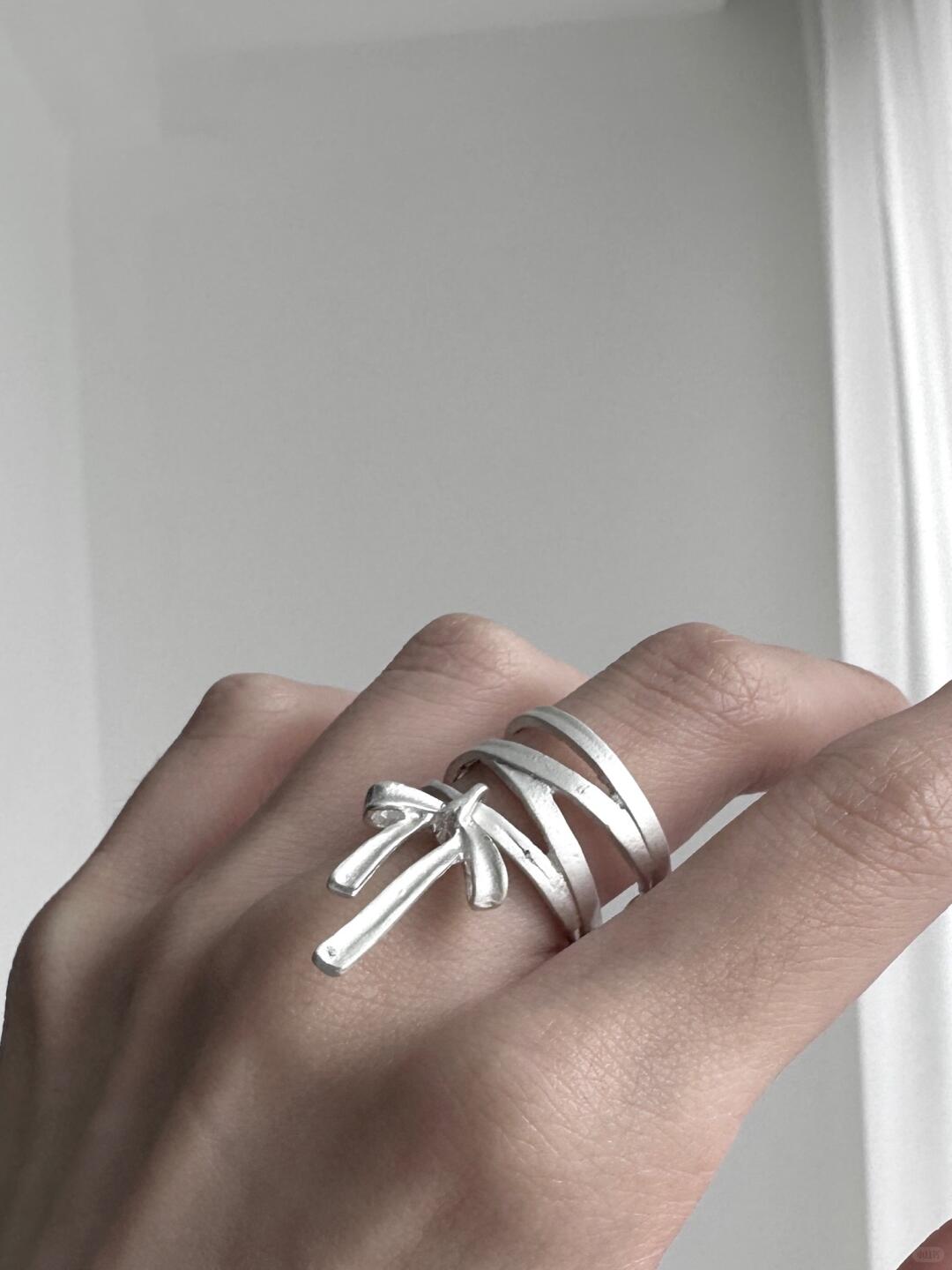 Pure White Overture Ring | Elegant Ribbon & Poetic Design (Limited Edition)