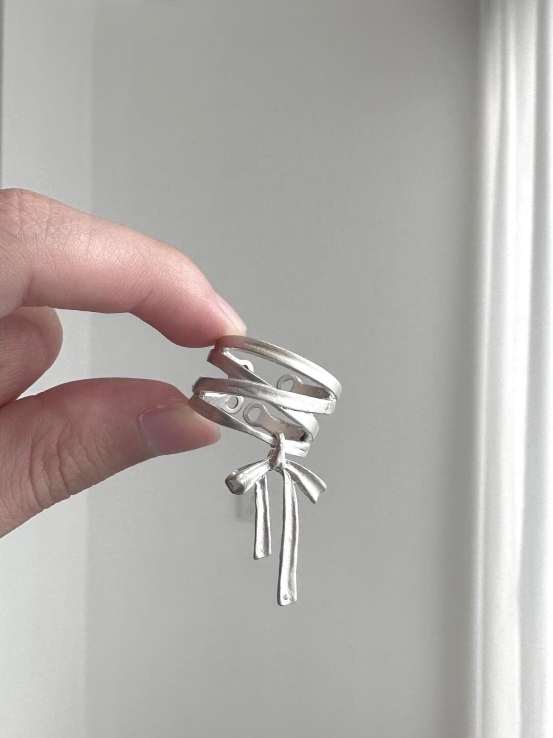 Pure White Overture Ring | Elegant Ribbon & Poetic Design (Limited Edition)