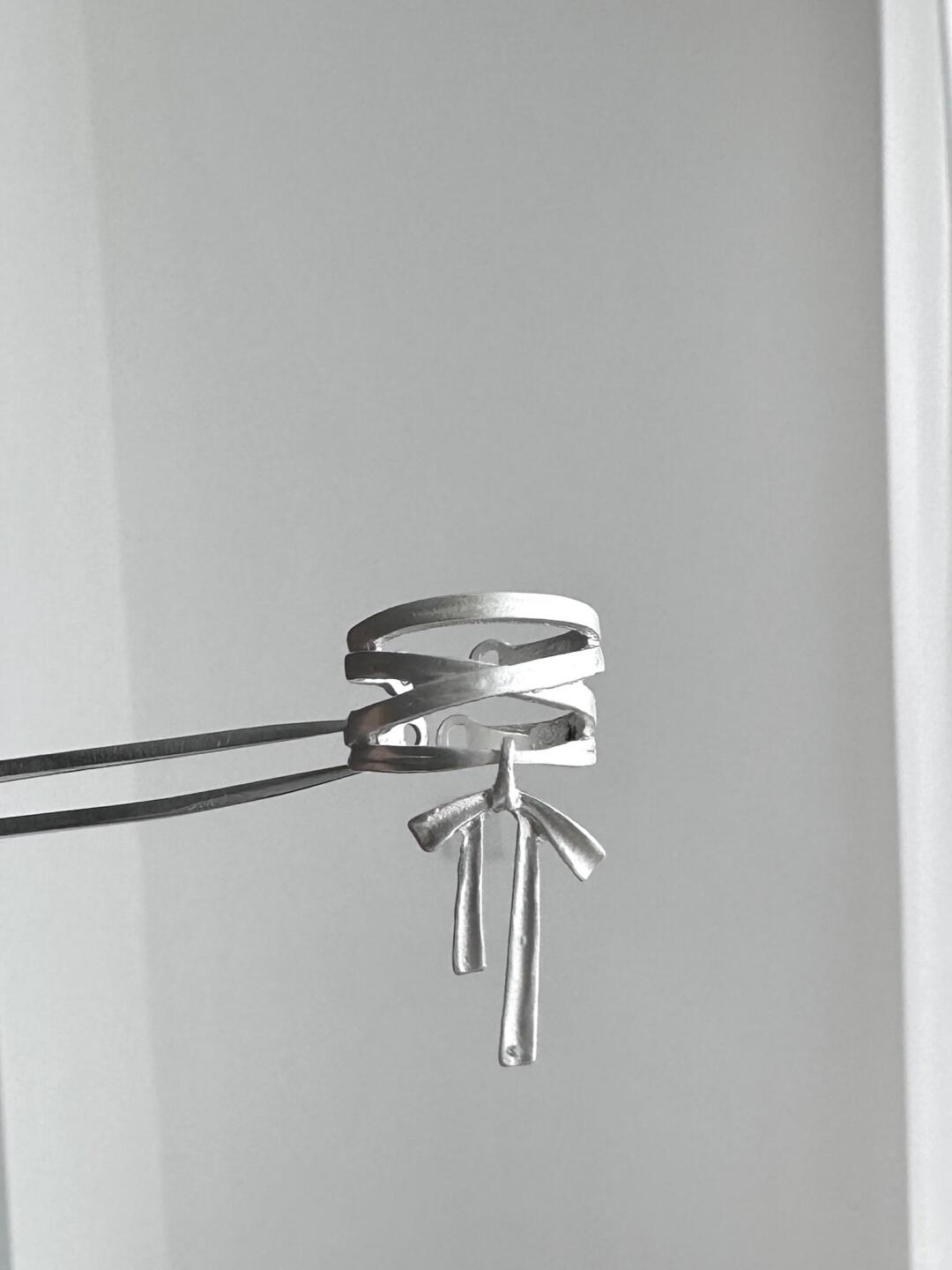 Pure White Overture Ring | Elegant Ribbon & Poetic Design (Limited Edition)
