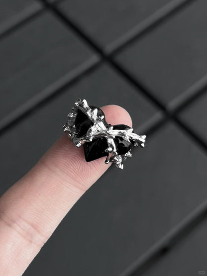 Sorrowful Heart | Thorn-Pierced Black Heart Statement Ring (Y2K Limited)
