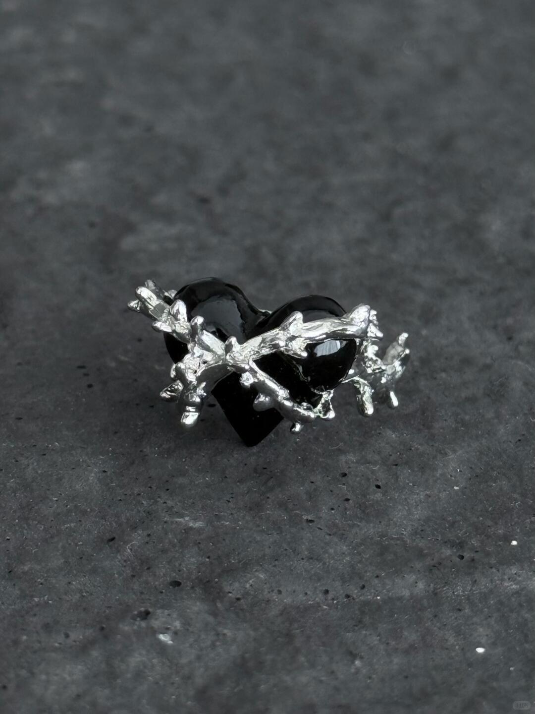 Sorrowful Heart | Thorn-Pierced Black Heart Statement Ring (Y2K Limited)
