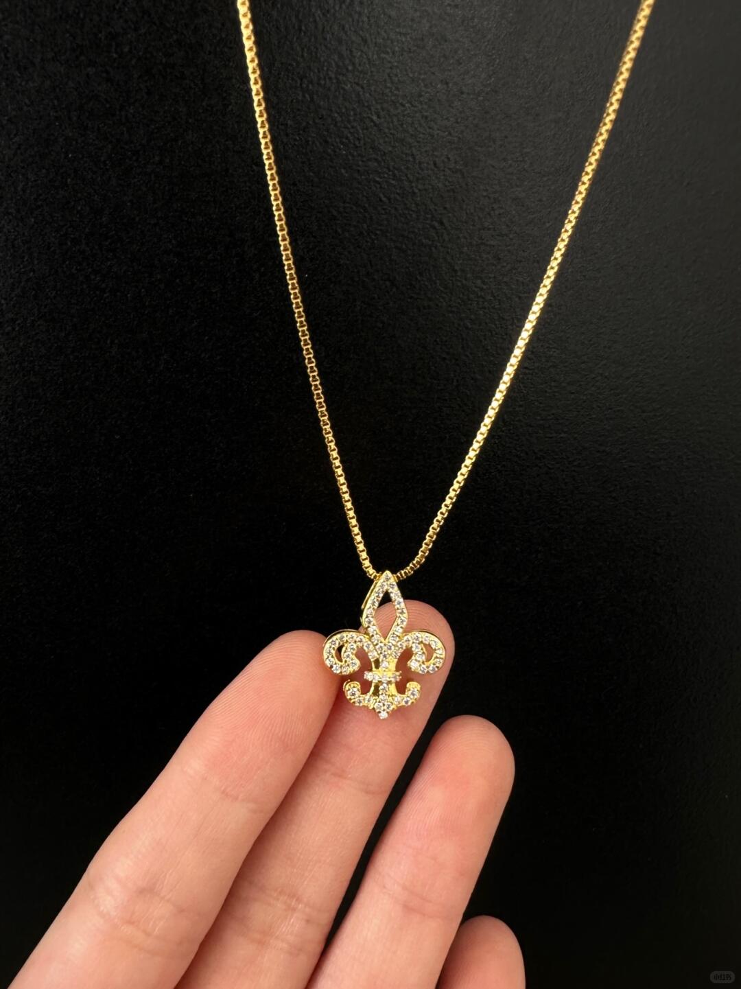 Iris Necklace | Vintage Night Elegance & Handcrafted Design (Limited Edition)